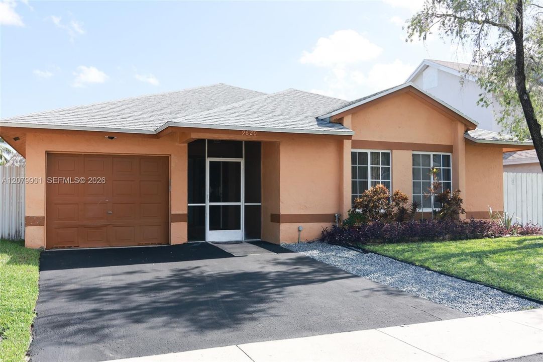 For Rent: $3,900 (3 beds, 2 baths, 1570 Square Feet)