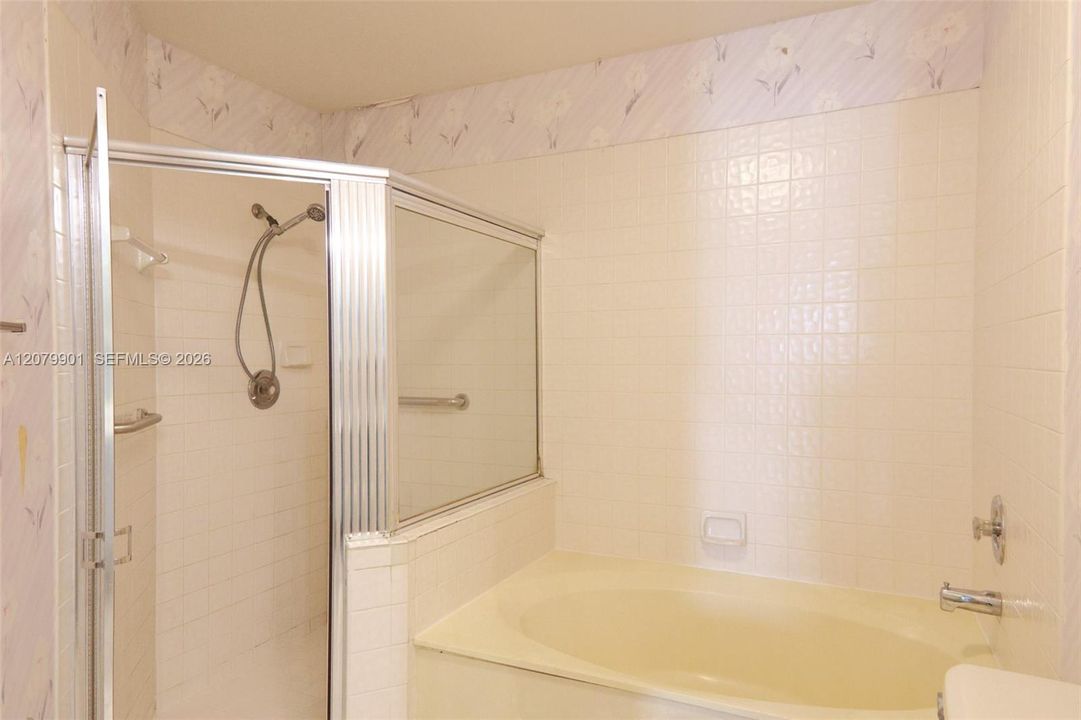 For Rent: $3,900 (3 beds, 2 baths, 1570 Square Feet)
