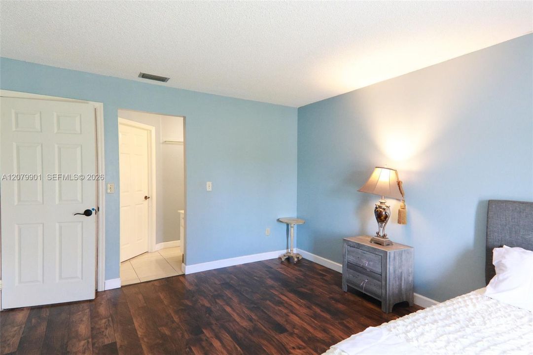 For Rent: $3,900 (3 beds, 2 baths, 1570 Square Feet)