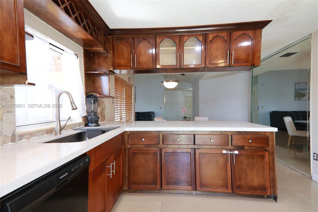 For Rent: $3,900 (3 beds, 2 baths, 1570 Square Feet)