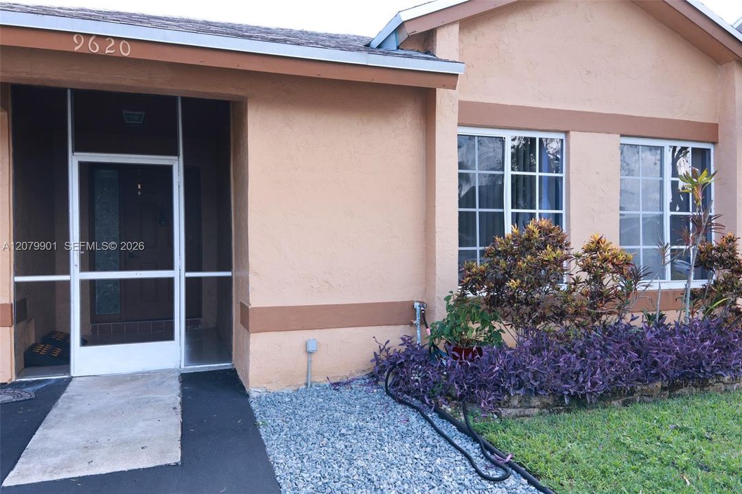 For Rent: $3,900 (3 beds, 2 baths, 1570 Square Feet)