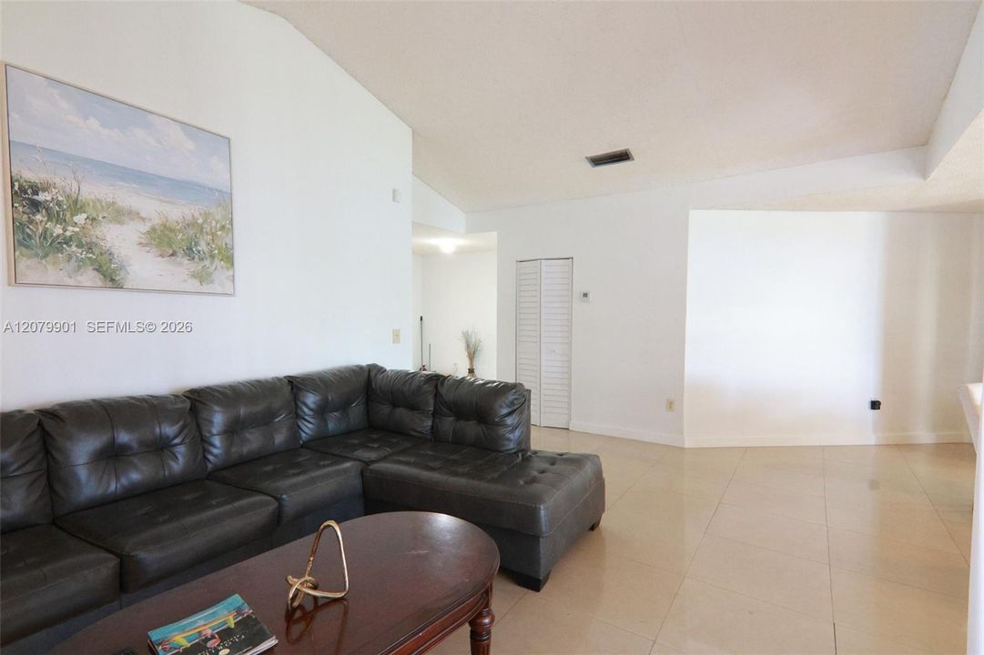 For Rent: $3,900 (3 beds, 2 baths, 1570 Square Feet)