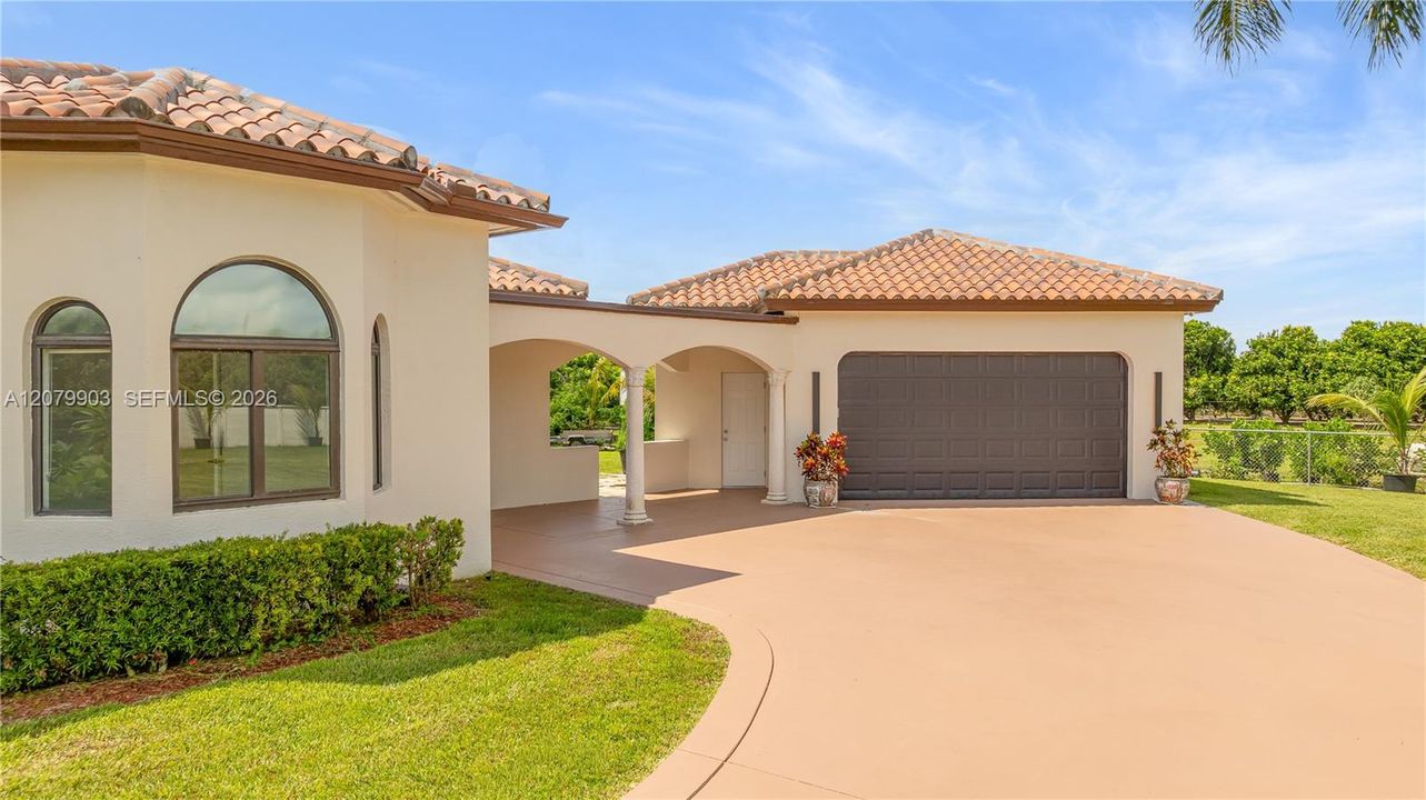 Attached Garage