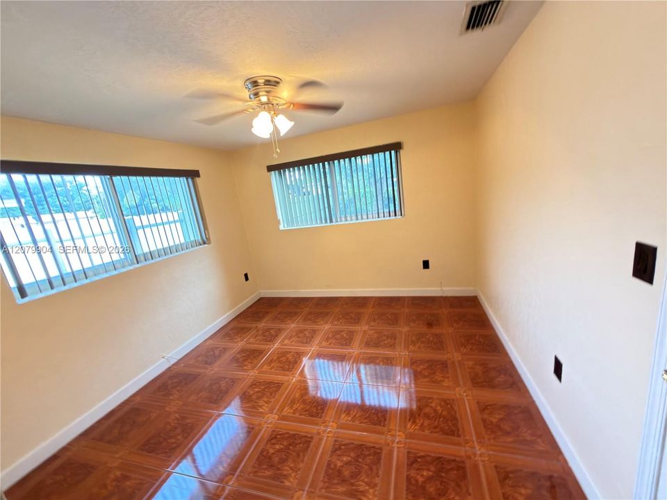 For Rent: $3,000 (3 beds, 1 baths, 1188 Square Feet)