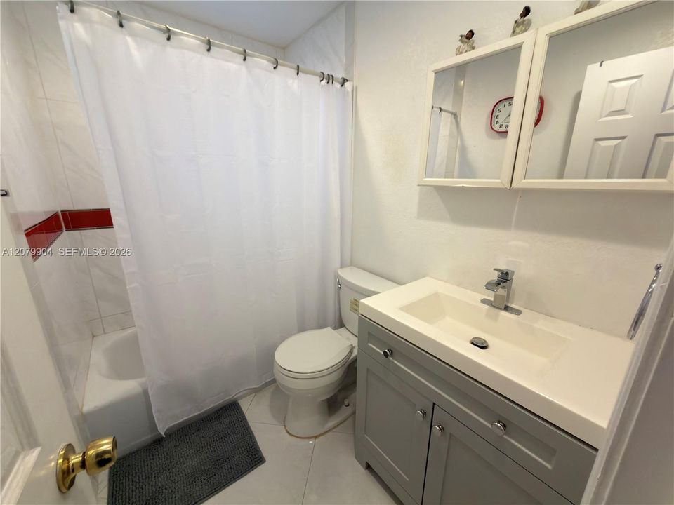 For Rent: $3,000 (3 beds, 1 baths, 1188 Square Feet)
