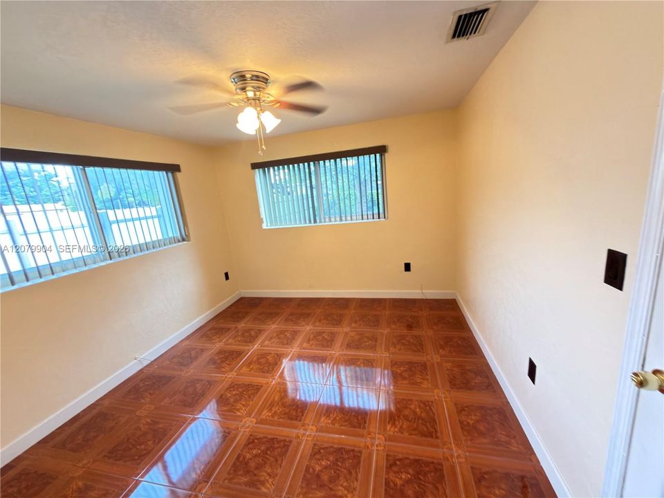 For Rent: $3,000 (3 beds, 1 baths, 1188 Square Feet)