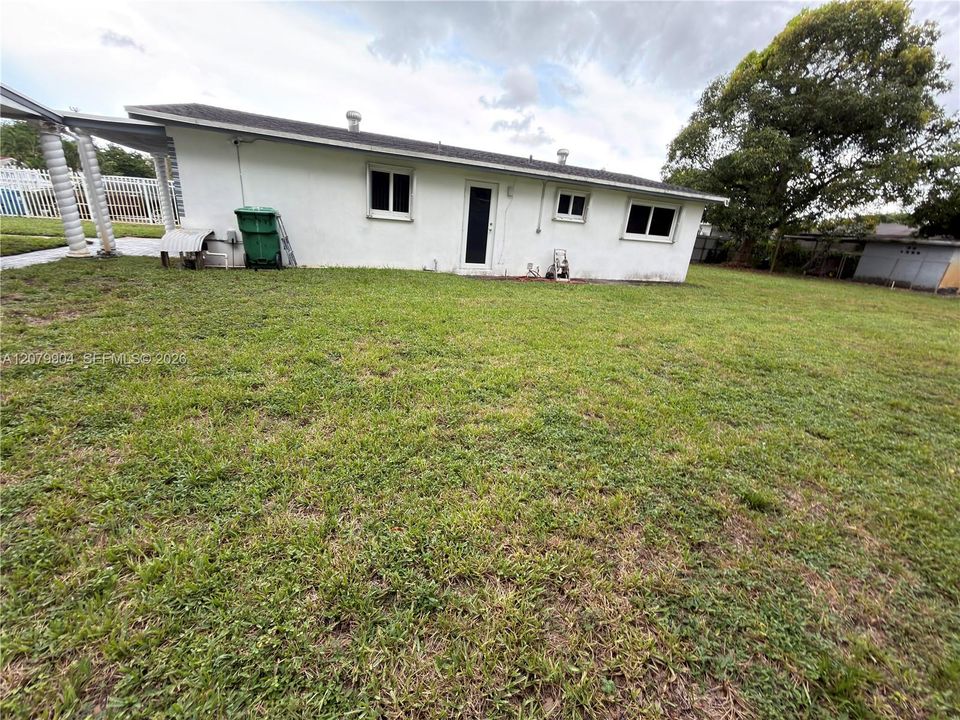 For Rent: $3,000 (3 beds, 1 baths, 1188 Square Feet)