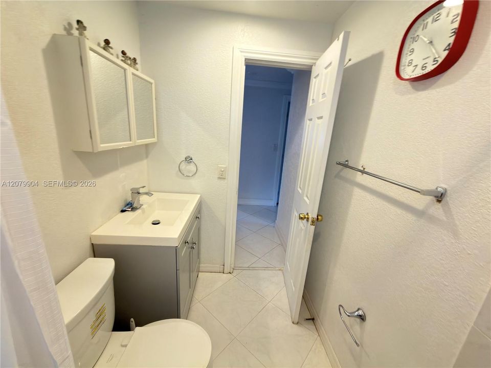 For Rent: $3,000 (3 beds, 1 baths, 1188 Square Feet)