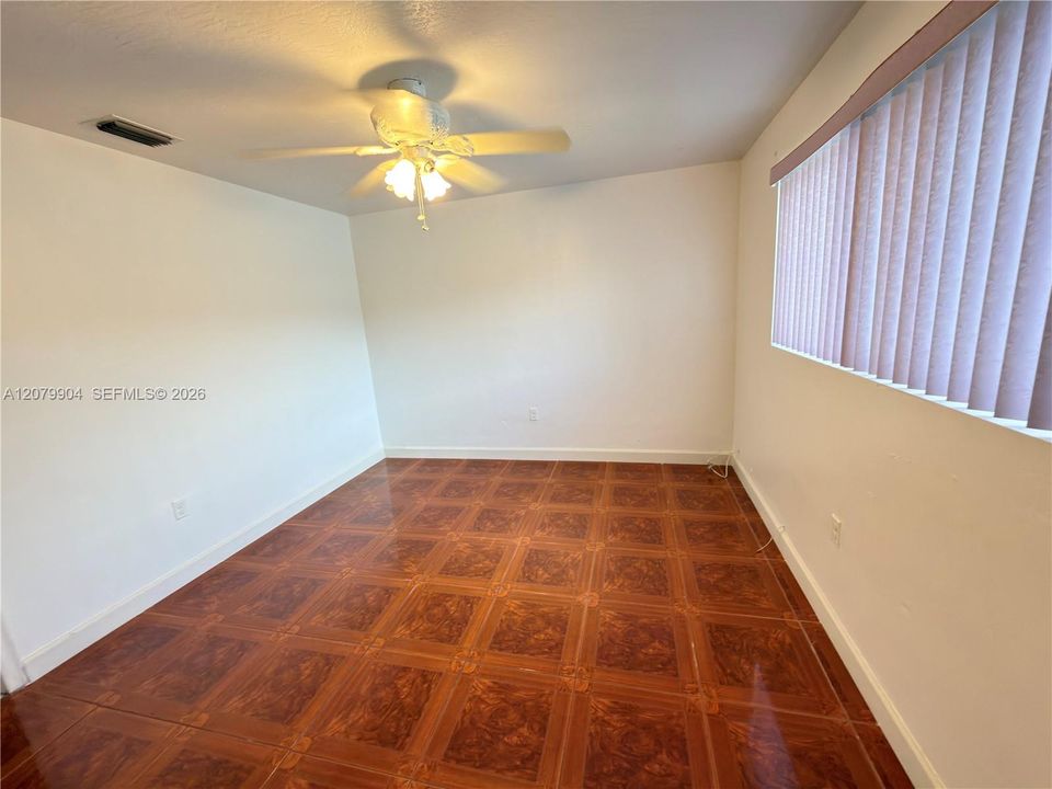 For Rent: $3,000 (3 beds, 1 baths, 1188 Square Feet)