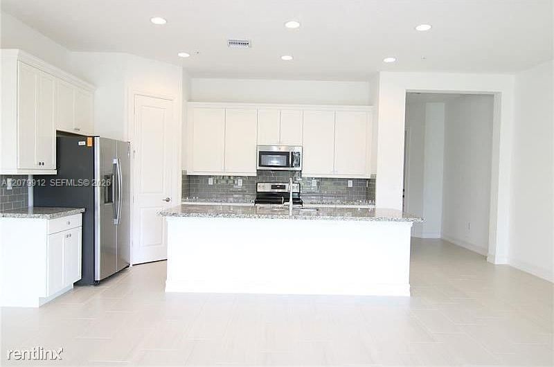For Rent: $3,600 (3 beds, 3 baths, 2078 Square Feet)