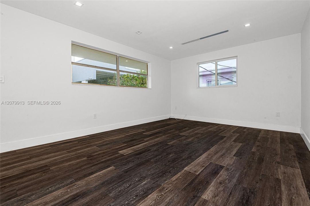 For Rent: $2,800 (2 beds, 2 baths, 1200 Square Feet)