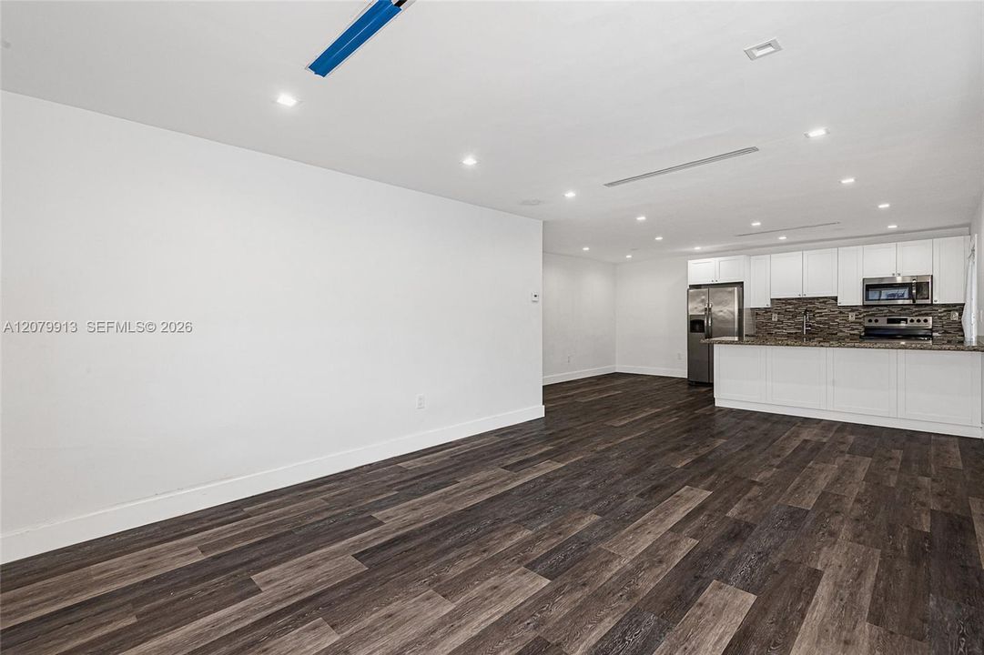For Rent: $2,800 (2 beds, 2 baths, 1200 Square Feet)