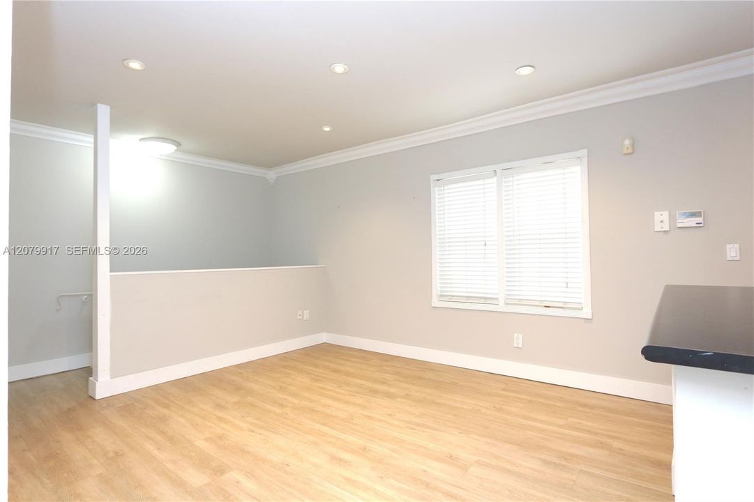 For Rent: $2,695 (2 beds, 1 baths, 700 Square Feet)