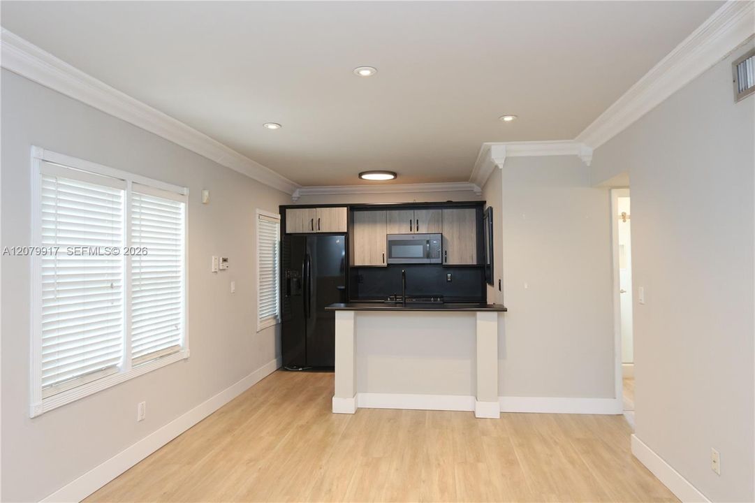 For Rent: $2,695 (2 beds, 1 baths, 700 Square Feet)