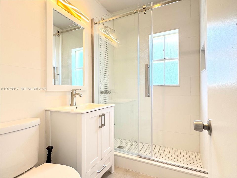 For Rent: $2,695 (2 beds, 1 baths, 700 Square Feet)
