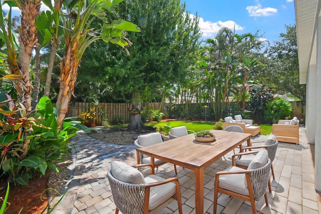 Patio-VirtuallyStaged