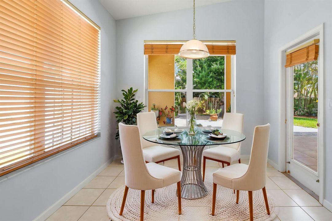 BreakfastNook-VirtuallyStaged