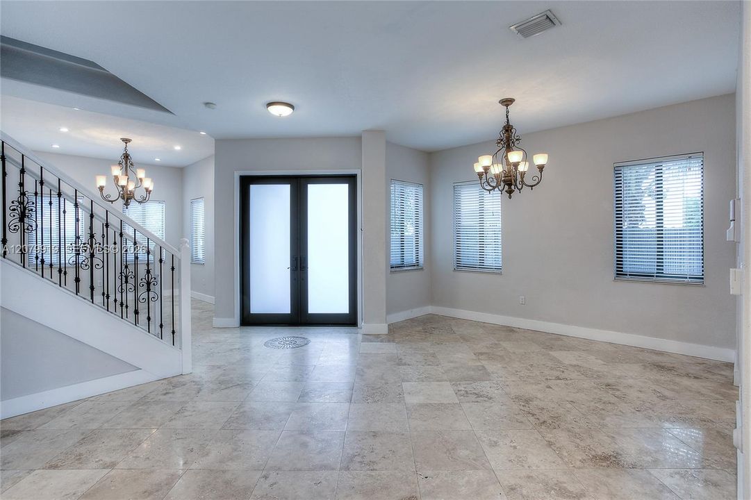 En Venta: $1,275,000 (5 camas, 3 baños, 2511 Pies cuadrados)