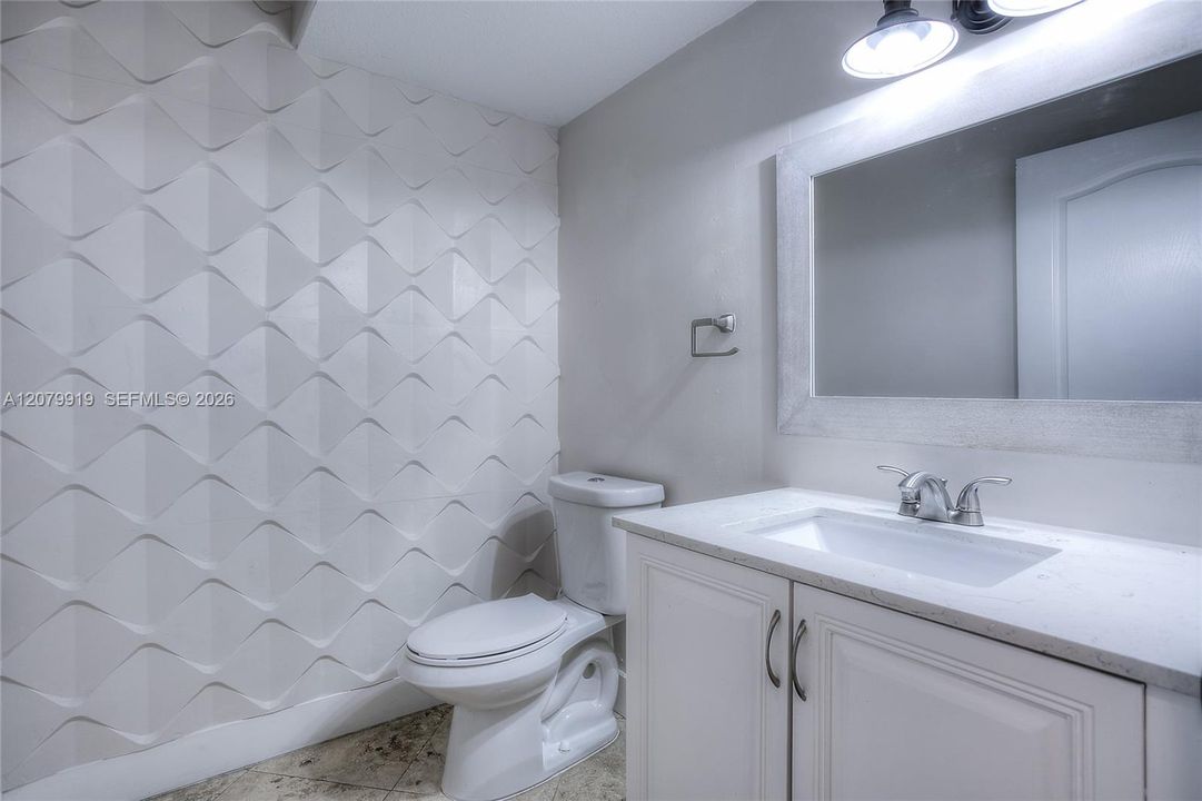 En Venta: $1,275,000 (5 camas, 3 baños, 2511 Pies cuadrados)
