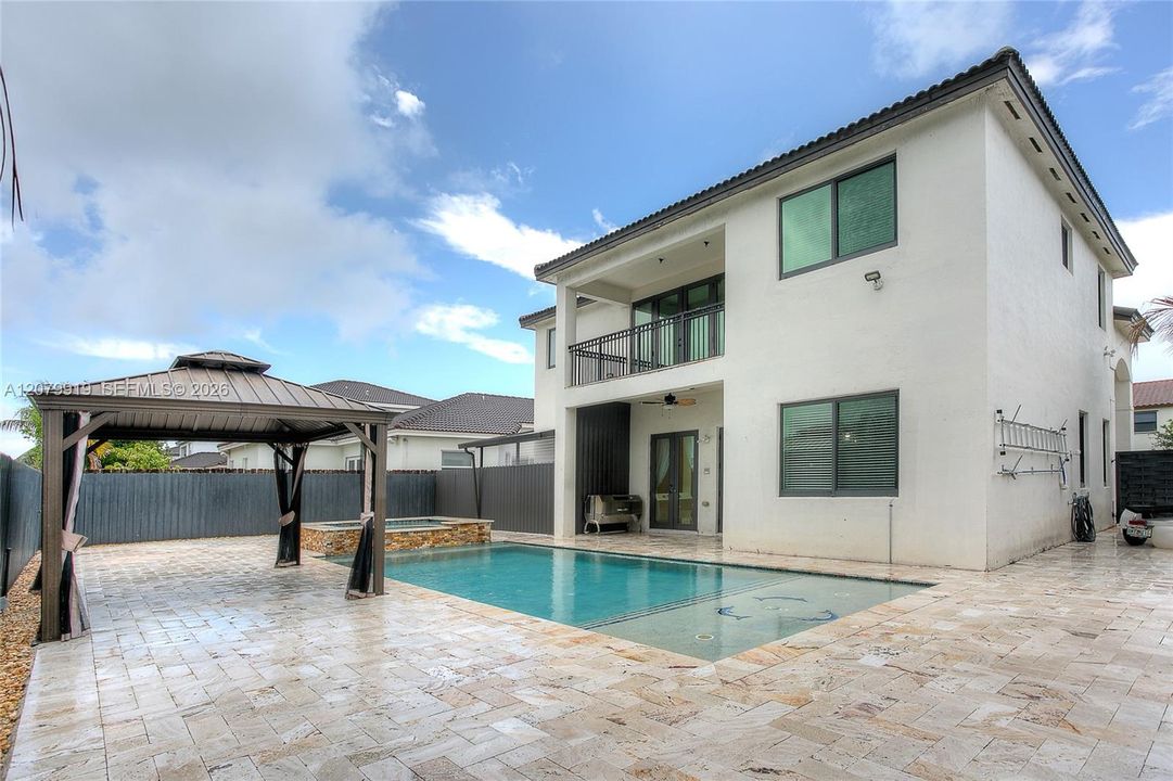 En Venta: $1,275,000 (5 camas, 3 baños, 2511 Pies cuadrados)