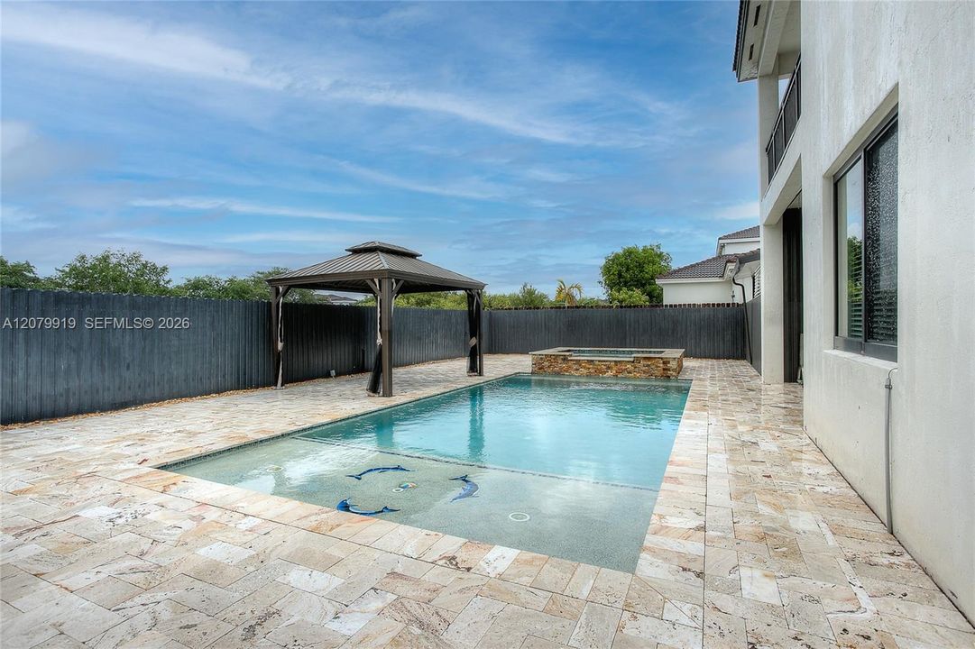En Venta: $1,275,000 (5 camas, 3 baños, 2511 Pies cuadrados)