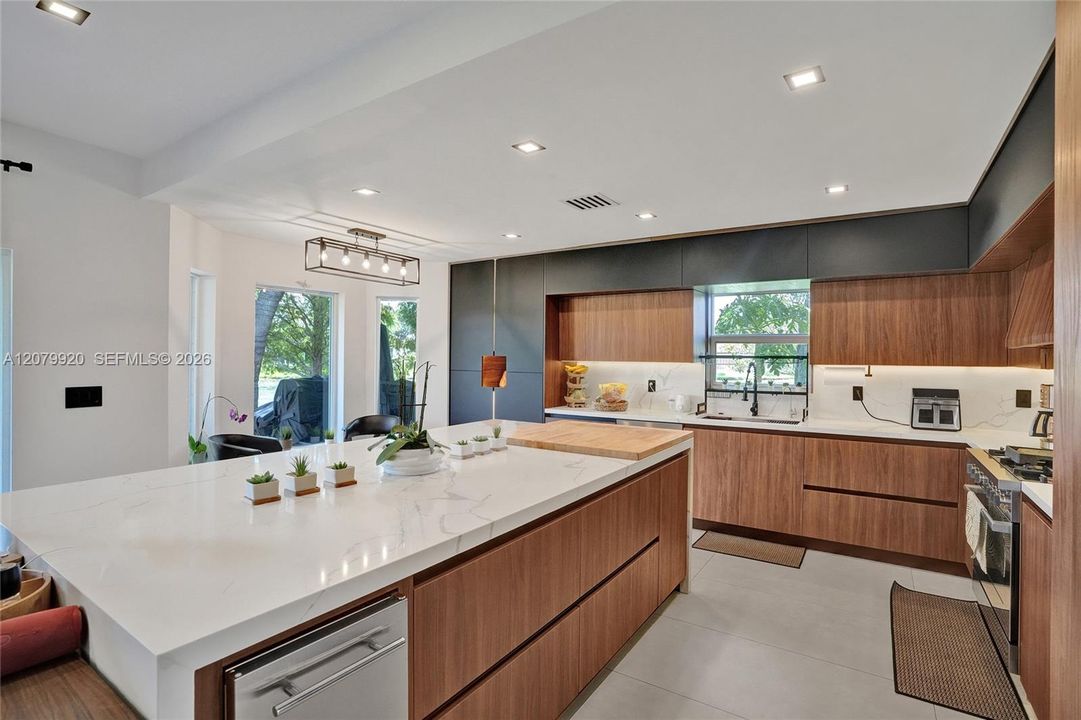 For Sale: $1,050,000 (4 beds, 3 baths, 2120 Square Feet)