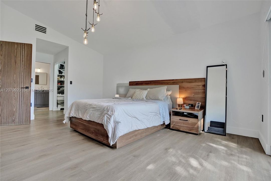 For Sale: $1,050,000 (4 beds, 3 baths, 2120 Square Feet)