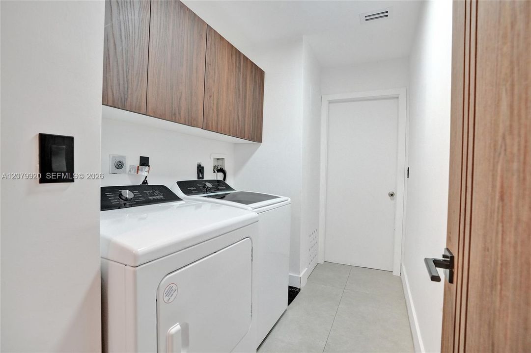 For Sale: $1,050,000 (4 beds, 3 baths, 2120 Square Feet)