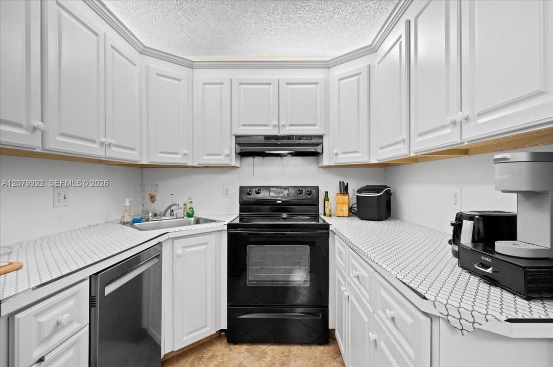 For Sale: $235,000 (3 beds, 2 baths, 1468 Square Feet)