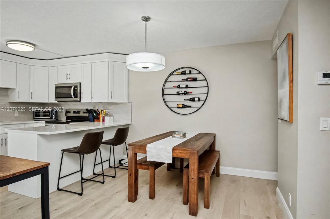 На продажу: $380,000 (2 спален, 2 ванн, 1230 Квадратных фут)