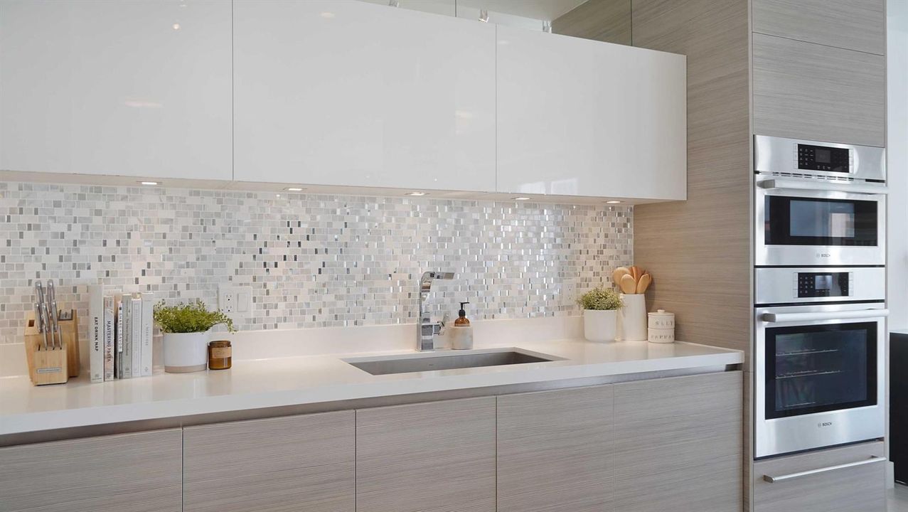 601 Boca Raton | Kitchen finishes