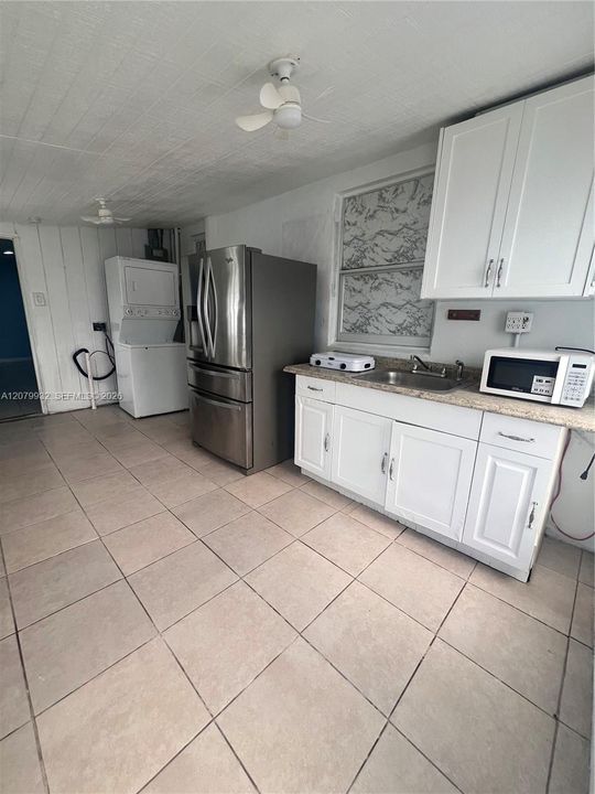 В аренду: $2,900 (4 спален, 2 ванн, 1240 Квадратных фут)