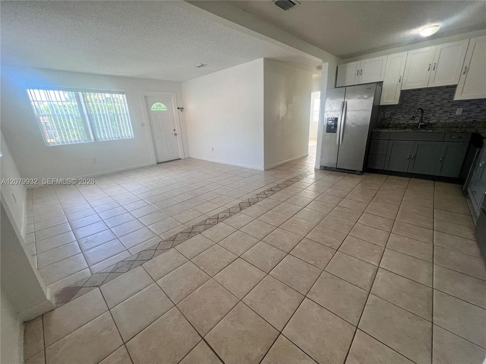 В аренду: $2,900 (4 спален, 2 ванн, 1240 Квадратных фут)