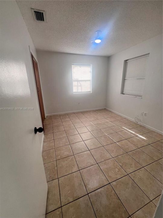 В аренду: $2,900 (4 спален, 2 ванн, 1240 Квадратных фут)