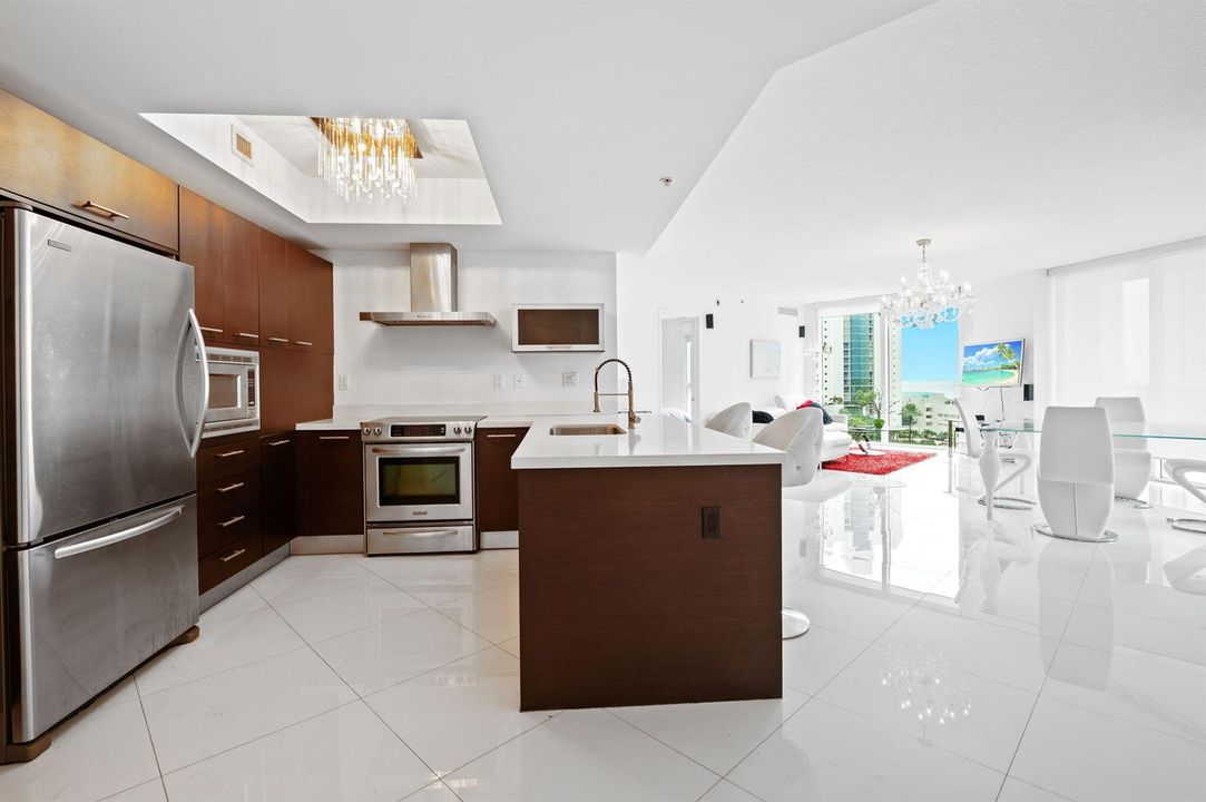 11-web-or-mls-200-sunny-isles-blvd-806