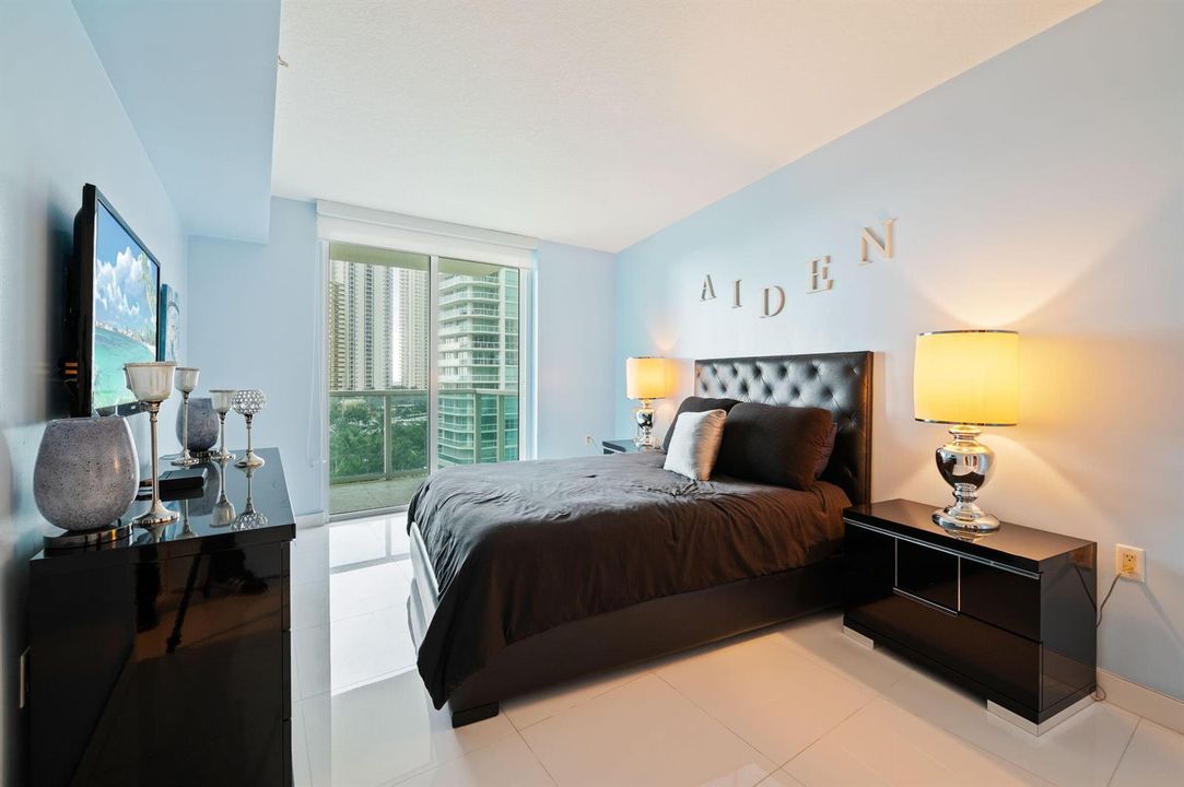 19-web-or-mls-200-sunny-isles-blvd-806