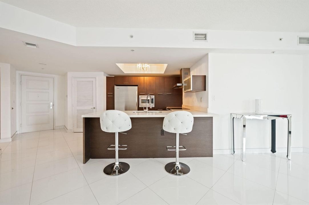 13-web-or-mls-200-sunny-isles-blvd-806