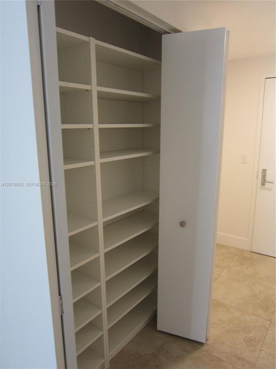 For Rent: $3,600 (1 beds, 1 baths, 745 Square Feet)