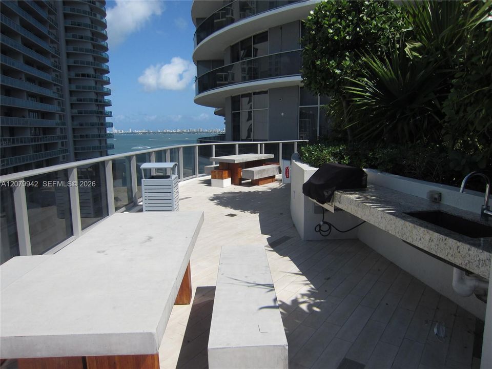 For Rent: $3,600 (1 beds, 1 baths, 745 Square Feet)