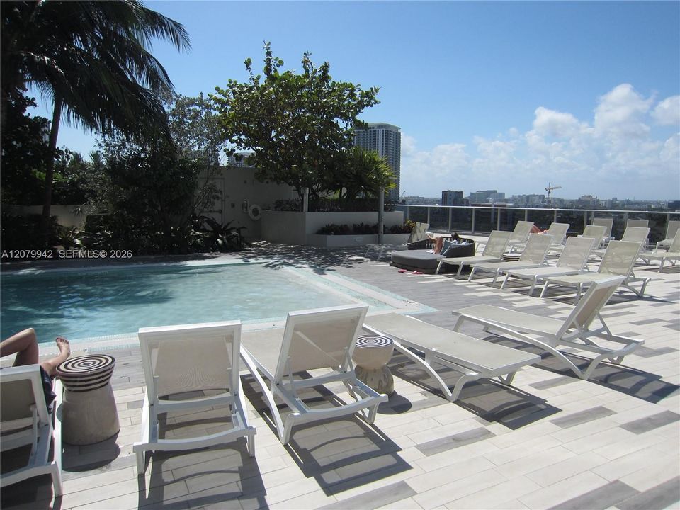 For Rent: $3,600 (1 beds, 1 baths, 745 Square Feet)