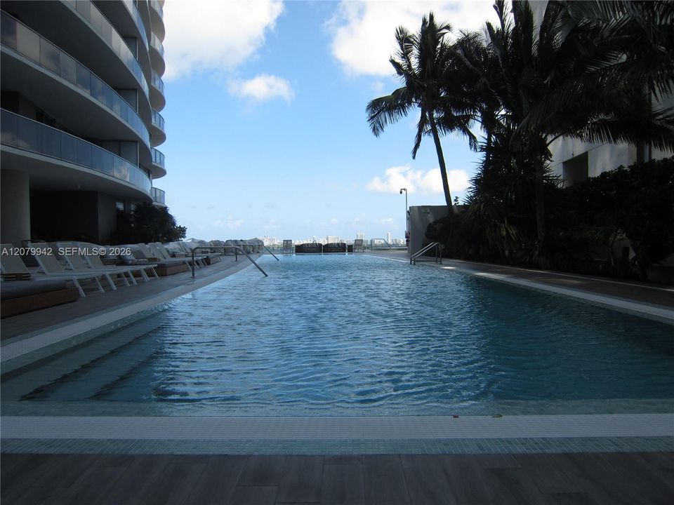 For Rent: $3,600 (1 beds, 1 baths, 745 Square Feet)
