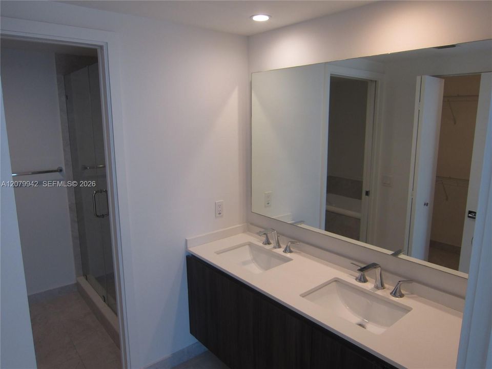 Master - double vanity