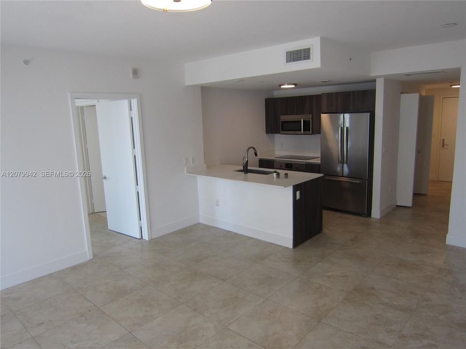 For Rent: $3,600 (1 beds, 1 baths, 745 Square Feet)