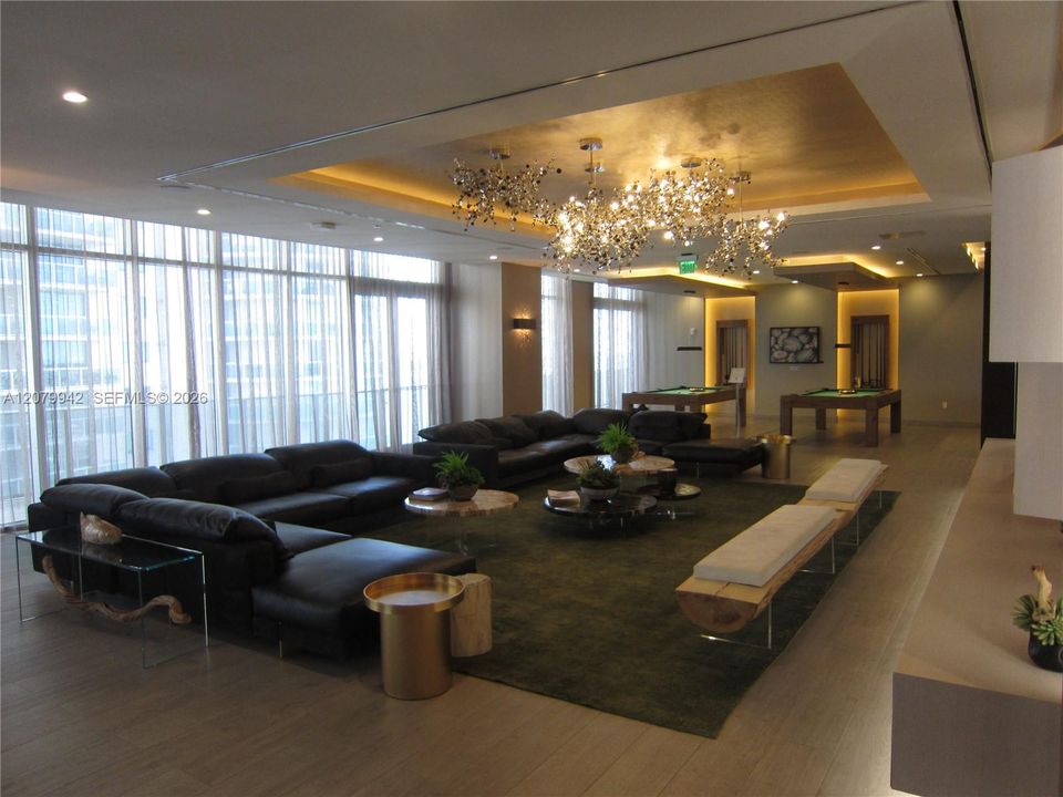 For Rent: $3,600 (1 beds, 1 baths, 745 Square Feet)