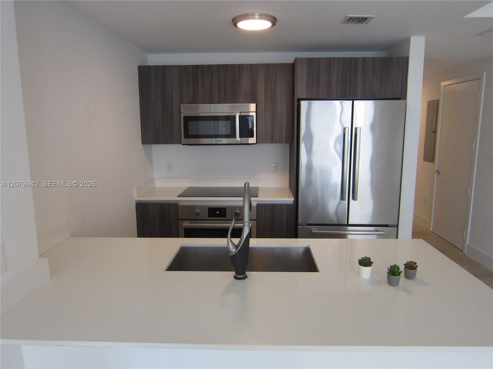 For Rent: $3,600 (1 beds, 1 baths, 745 Square Feet)