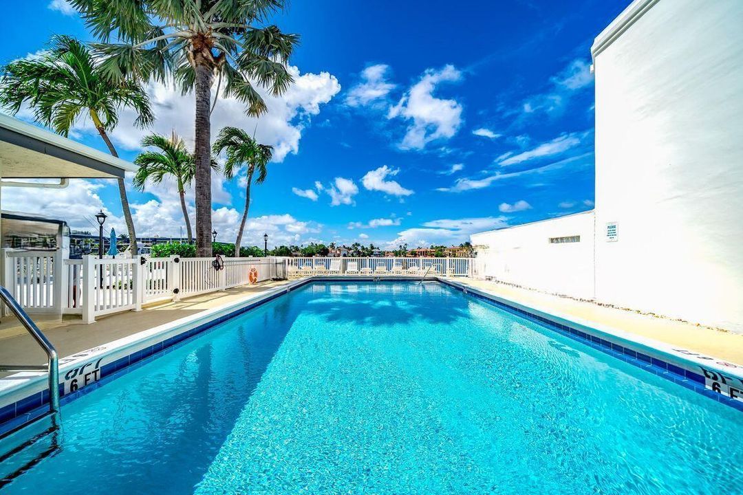 PH POOL VIEW
