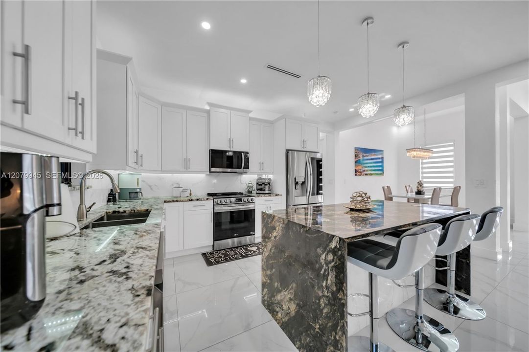 For Sale: $729,900 (3 beds, 3 baths, 1987 Square Feet)
