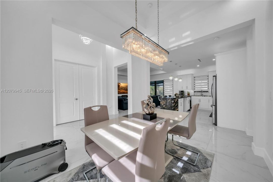 For Sale: $729,900 (3 beds, 3 baths, 1987 Square Feet)