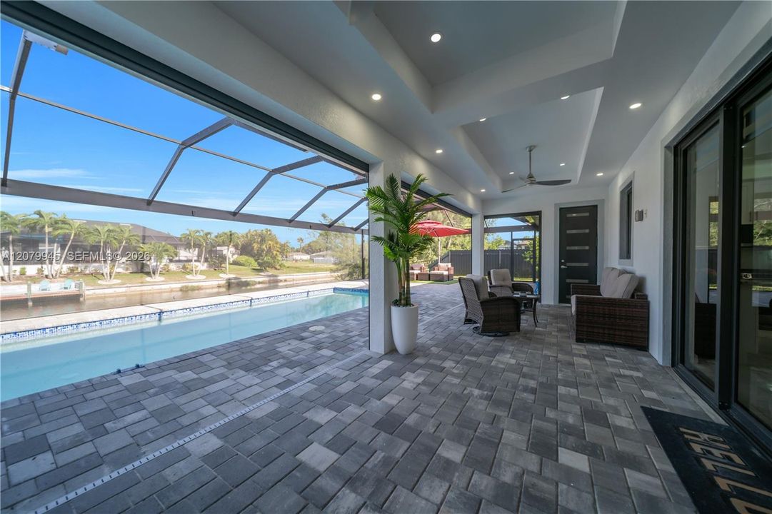 For Sale: $729,900 (3 beds, 3 baths, 1987 Square Feet)