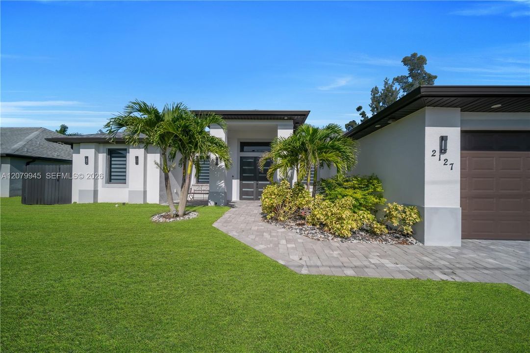 For Sale: $729,900 (3 beds, 3 baths, 1987 Square Feet)